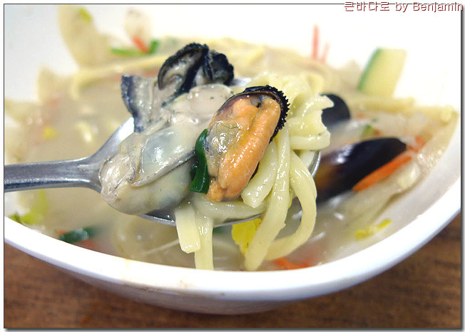 싱싱한 해물이 듬뿍,, 손으로 뽑는 쫄깃한 면발~신신 손짬뽕 > 네티즌 추천맛집