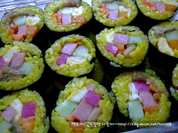 치자물로 노란김밥 세가지~꼬마김밥,멸치김밥,김치김밥