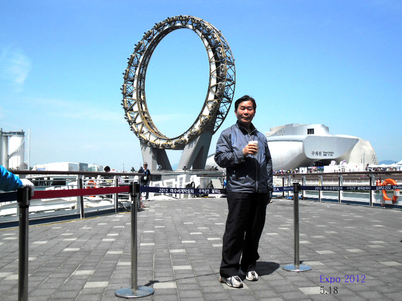 여수 Expo 2012 빅오를 배경으로 
