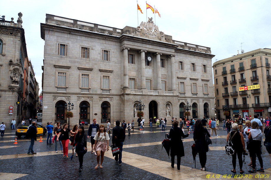 고딕 지구는 무척 오래된 마을입니다.