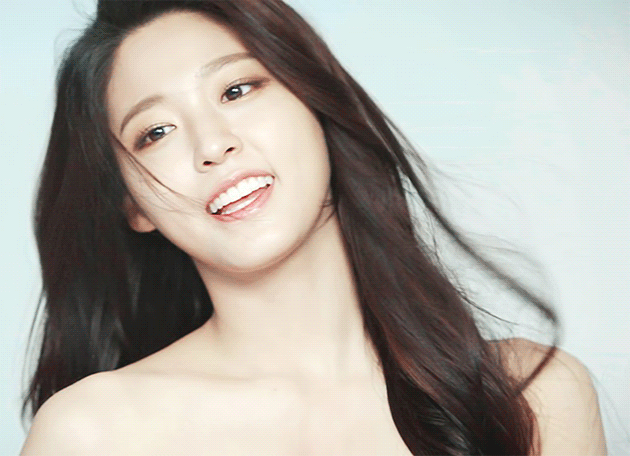 【 女 연예인 GIF 움짤이미지 】 