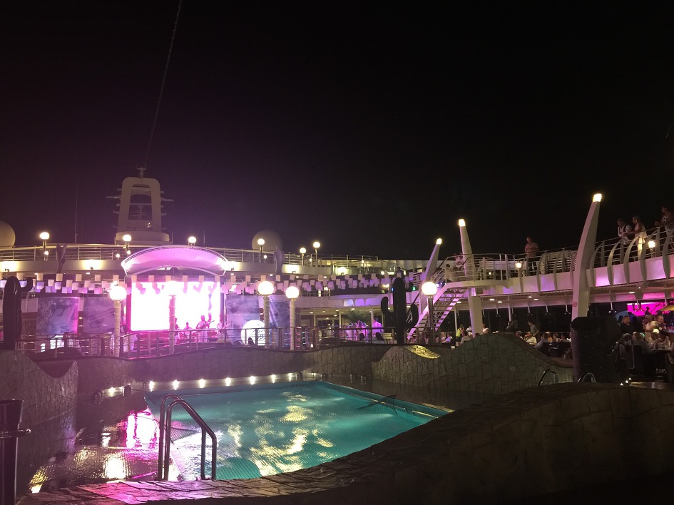  동부 카리브 해 쿠르즈 여행중 가장 신나는 'White Night Party".(Eastern Caribbean Sea MSC Cruises)