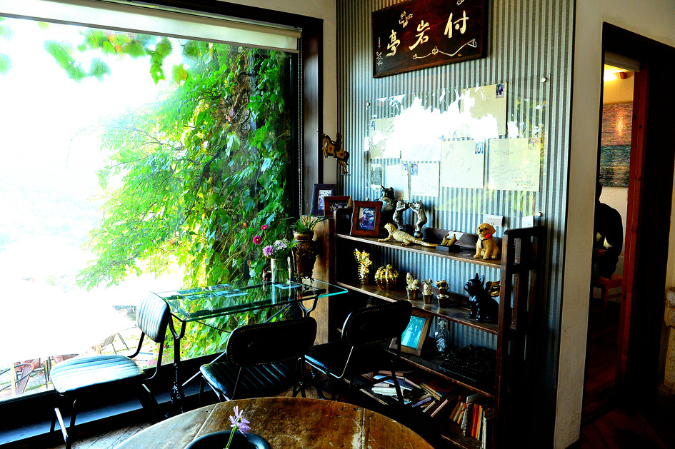 부암동 전망 좋은 카페에서 커피를 마시고~